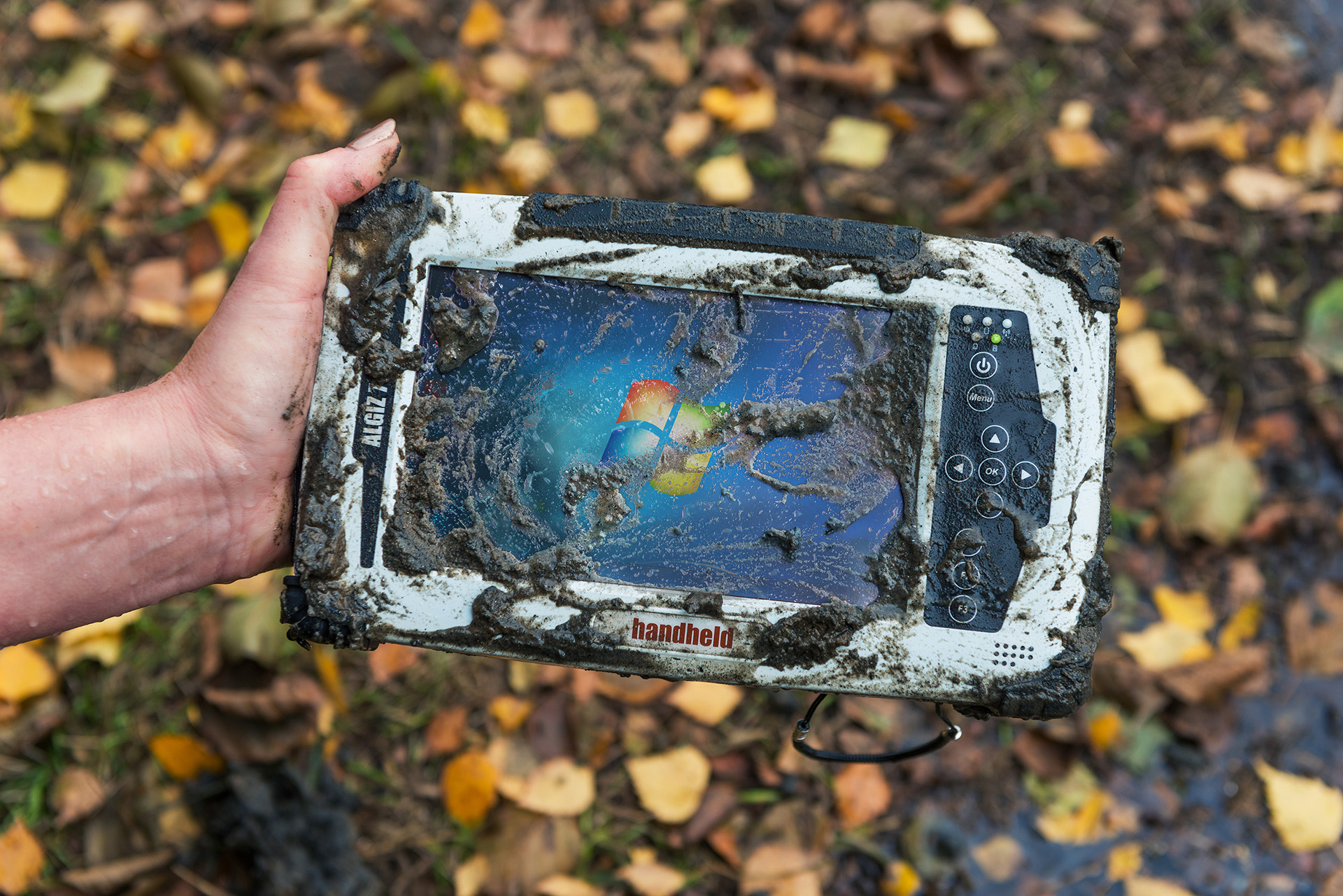 Algiz-7-rugged-tablet-handheld-outdoors-in-mud-IP65.jpg
