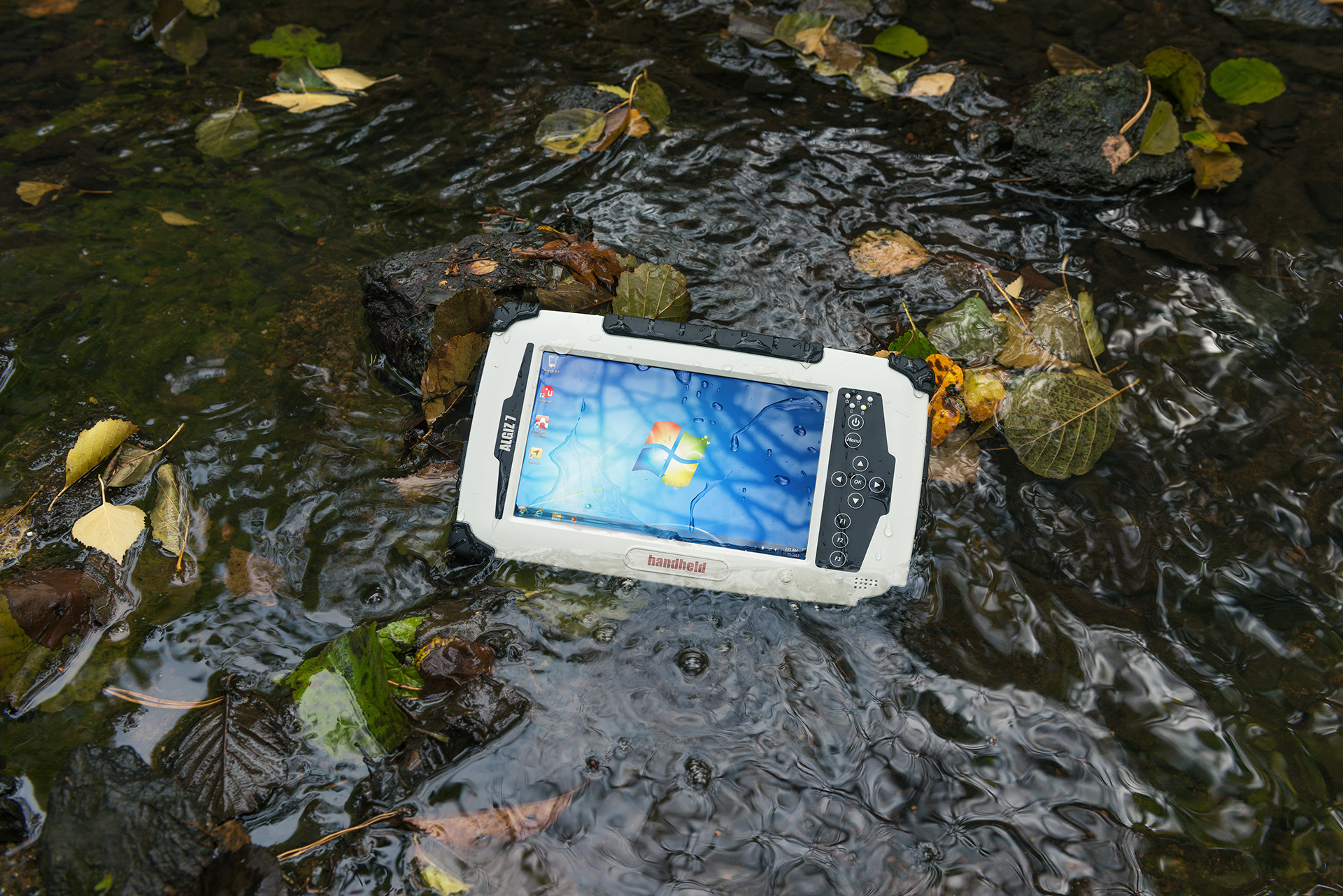Algiz-7-rugged-tablet-outdoors-in-water-IP65.jpg