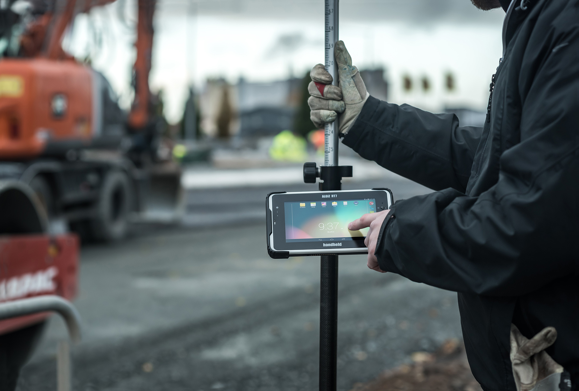 ALGIZ-RT7-rugged-tablet-Android-construction.jpg