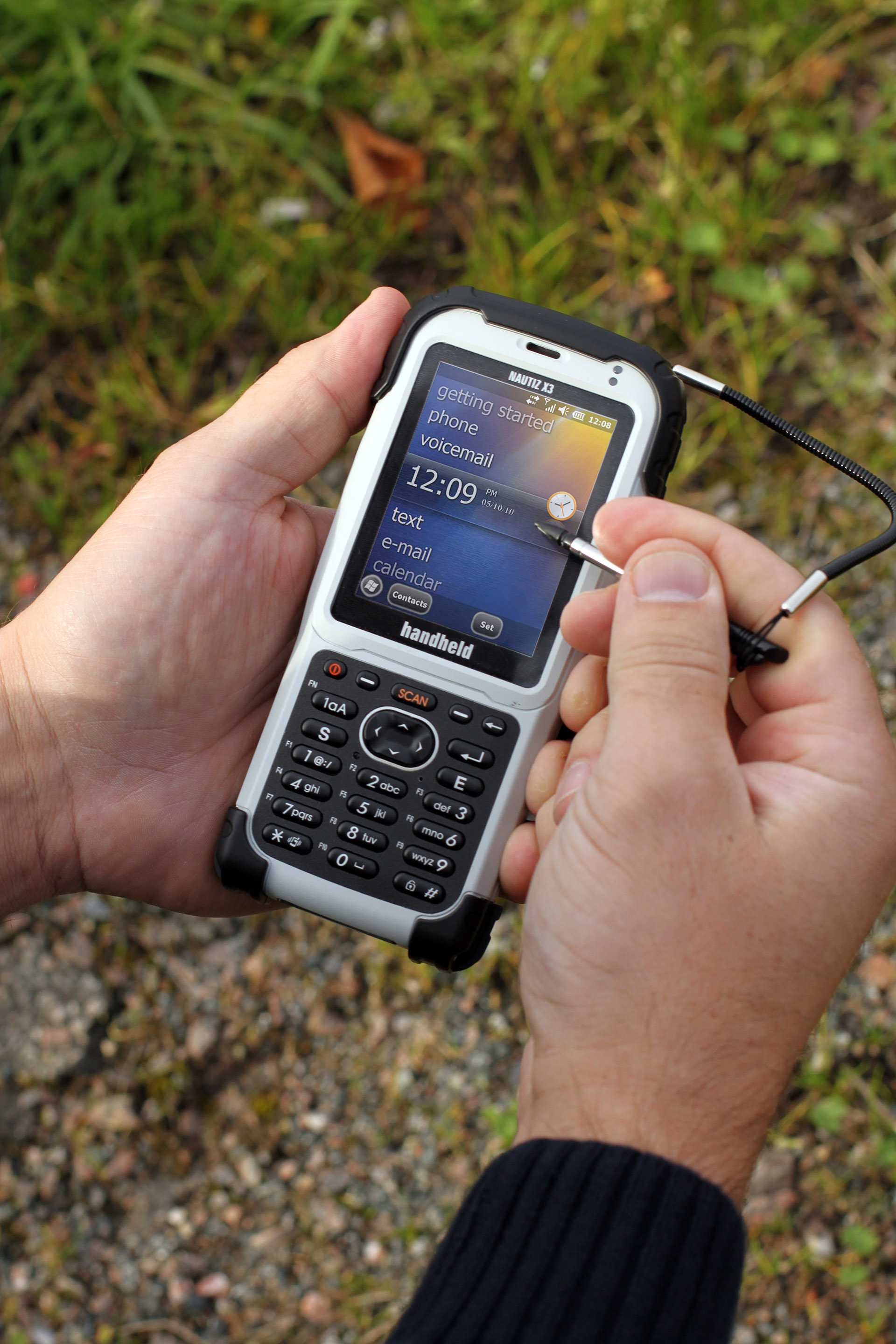 Nautiz-X3-IP65-ultra-compact-phone-capabilities-in-hands.jpg